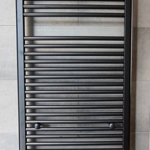 Badkamer designradiator Lydia Mat Zwart
